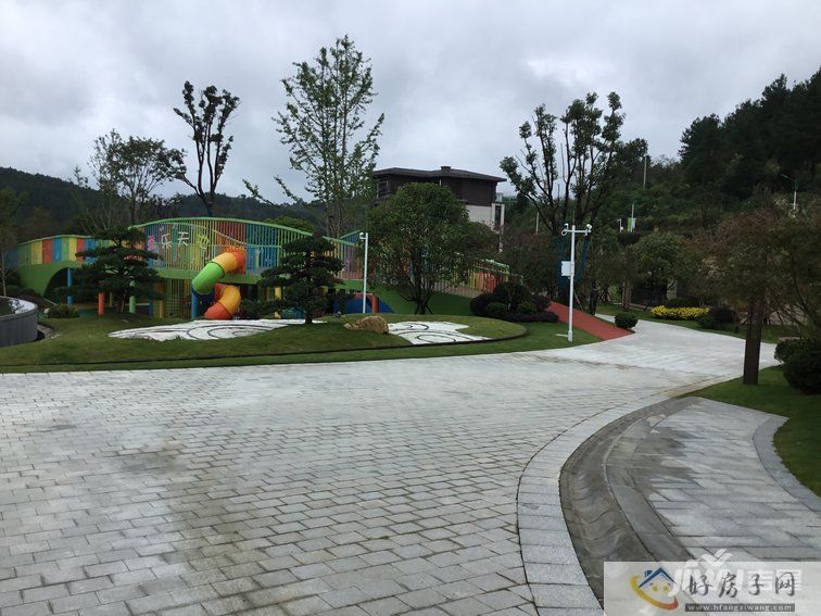 中铁国际生态城太阳谷实景图儿童娱乐设施