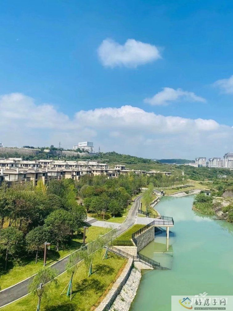 多彩贵州城别墅实景图河流