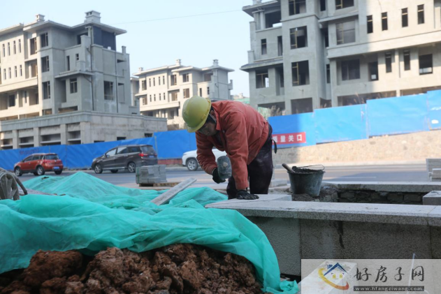 直击乐湾工地，施工场面火热，部分楼栋有望年底完成建设            </h1>
                            <h2 class=subtitle>
                    直击乐湾工地，施工场面火热                </h2>(图2)