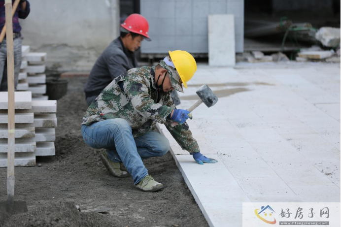 直击乐湾工地，施工场面火热，部分楼栋有望年底完成建设            </h1>
                            <h2 class=subtitle>
                    直击乐湾工地，施工场面火热                </h2>(图5)